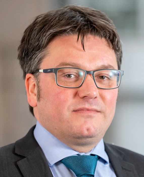 Photograph of Glen Bates