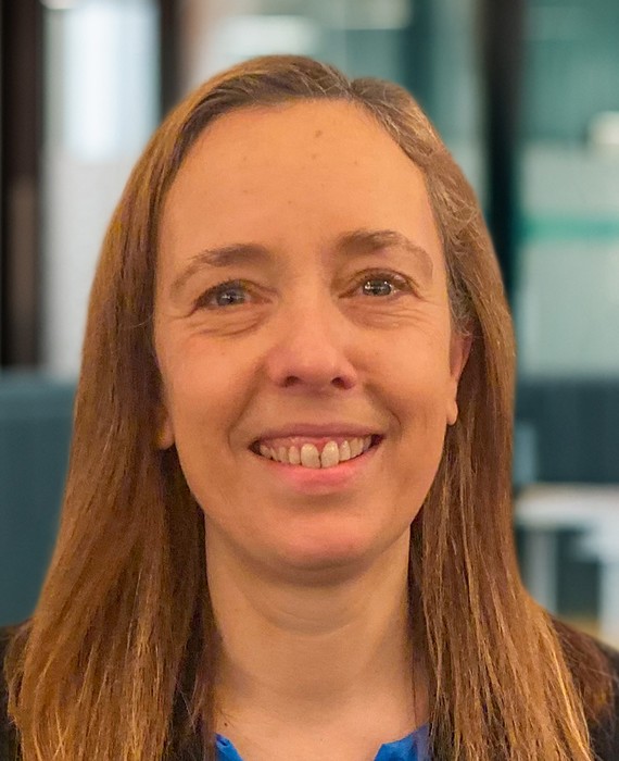 Photograph of Alison Murray